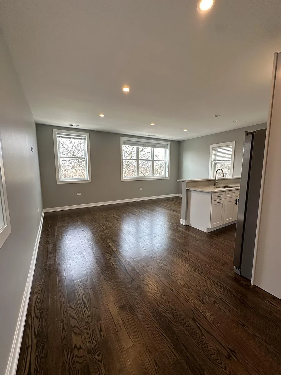 LIVING ROOM - 3513 N Seminary Ave #3