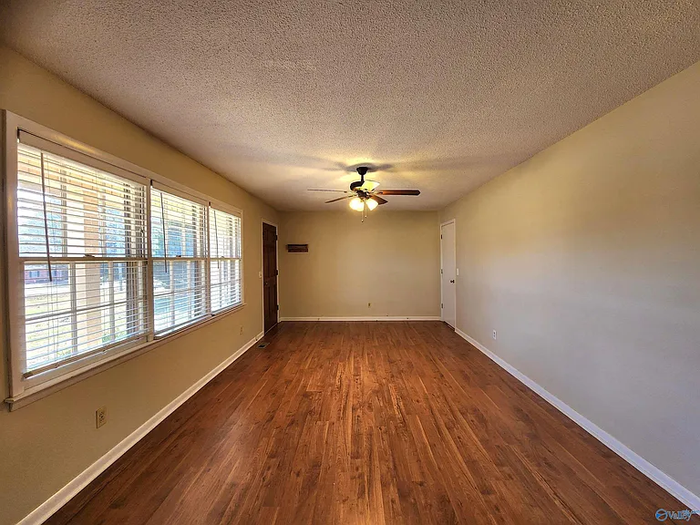 6107 Trailwood Dr — Photo 5