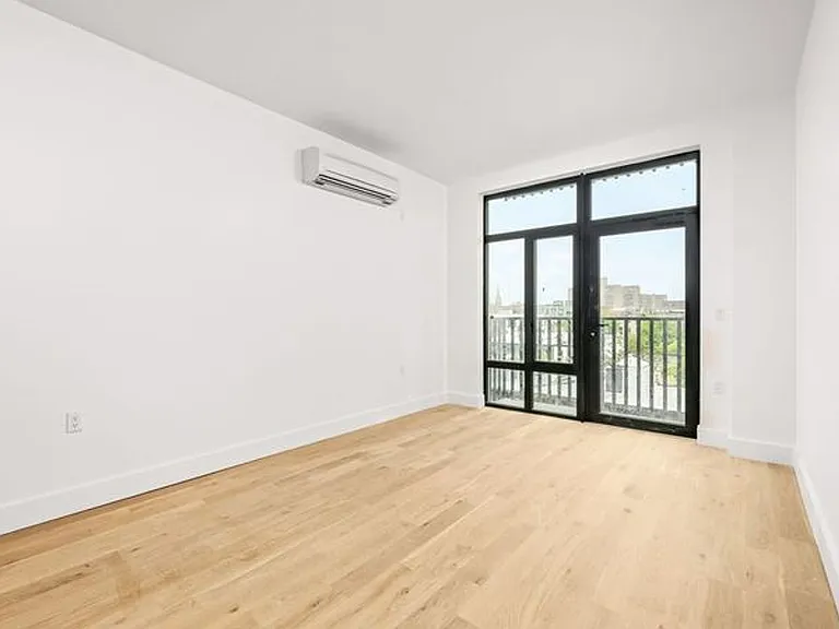 597 Grand St #421 — Photo 5