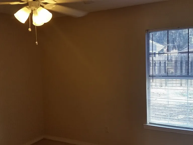 8 Saint Ives Ct — Photo 24