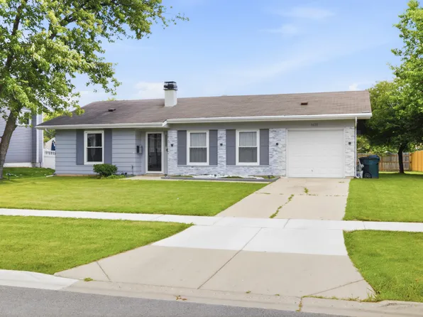 1470 Devonshire Ln, Hoffman Estates, IL 60169