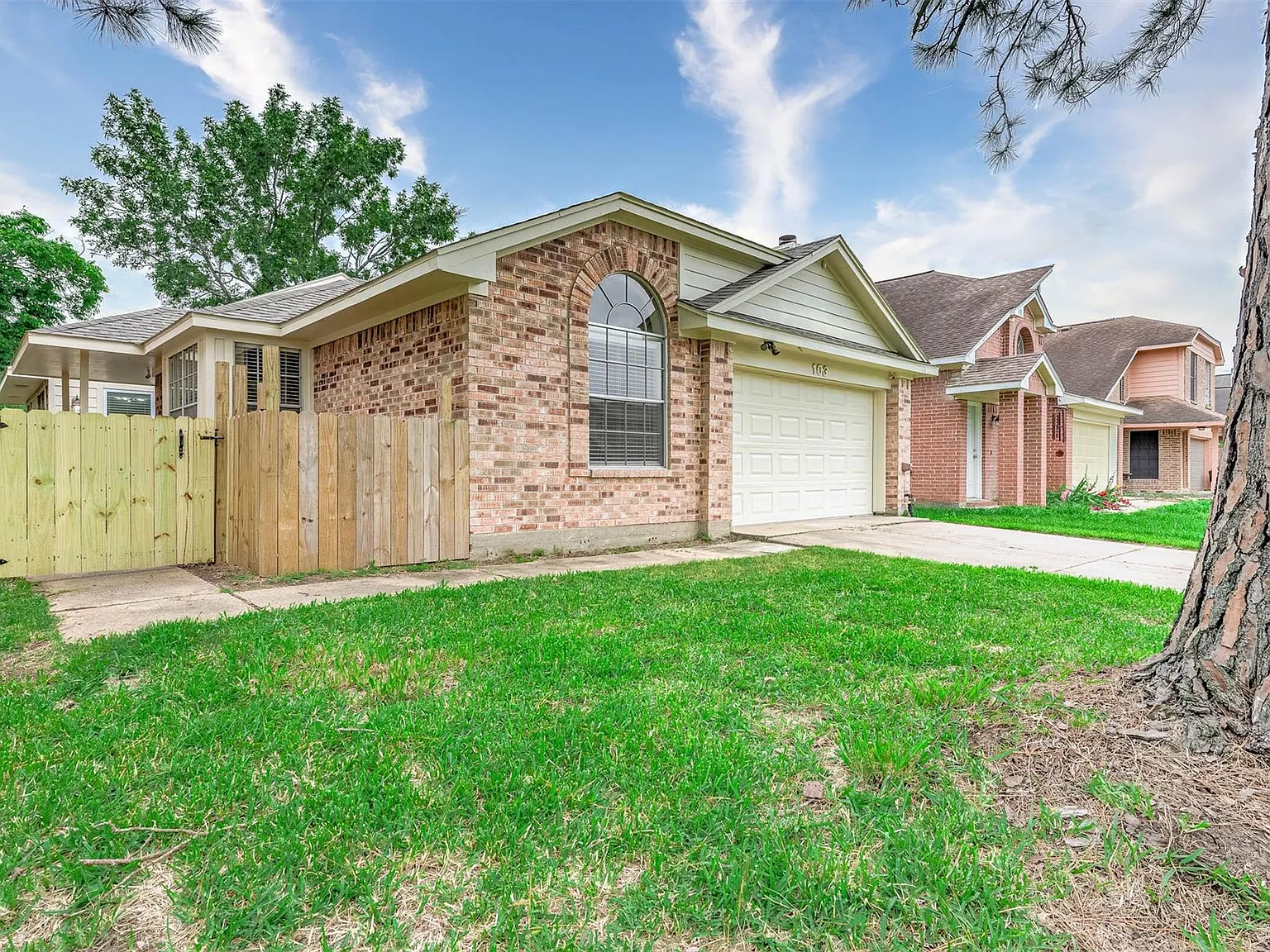 3 bed, 2.0 bath, 1142 sqft, $1,795 — Photo 2