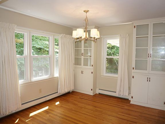 5th image of 1010 Highland Cir