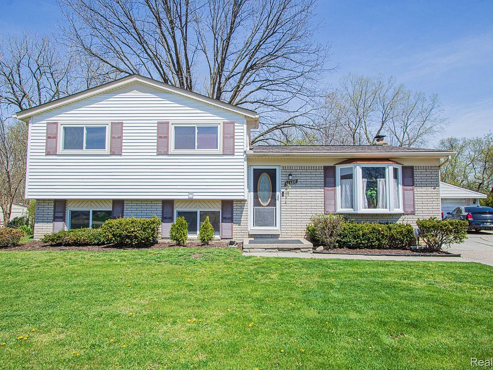 1st image of 32380 Oxford Ct