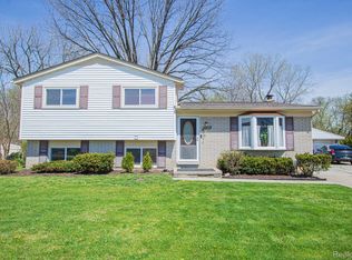 32380 Oxford Ct, Fraser, MI 48026