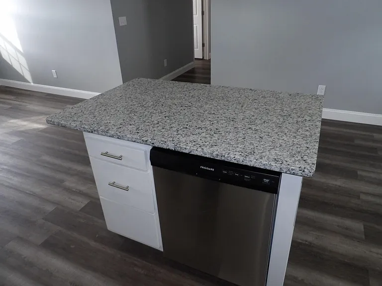 240 E Court St — Photo 15