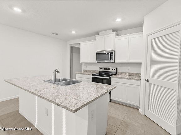 2nd image of 985 Dugan Cir SE