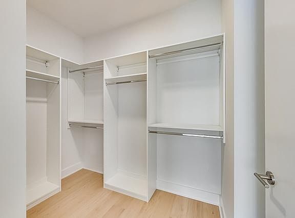 3rd image of 1701 W Webster Ave #402