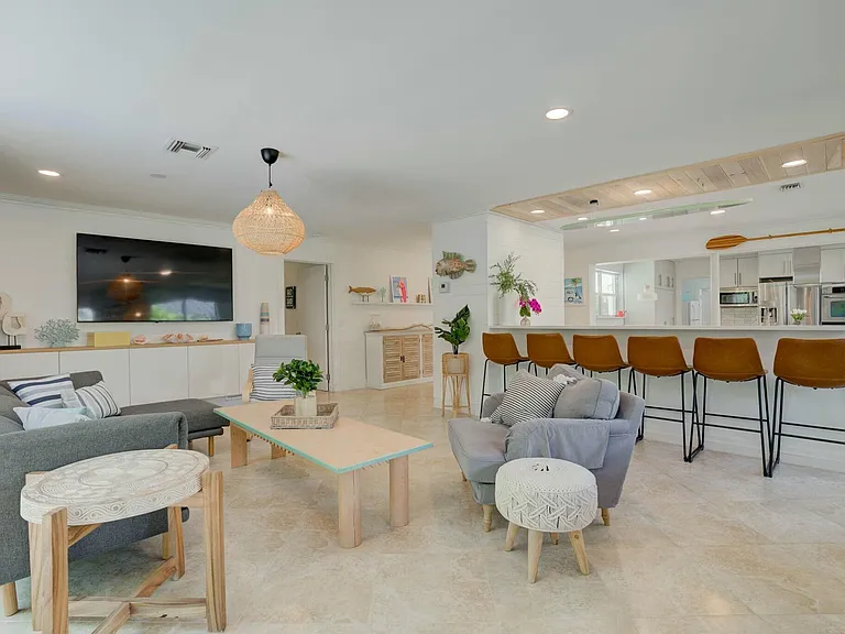 547 Marlin Rd — Photo 8
