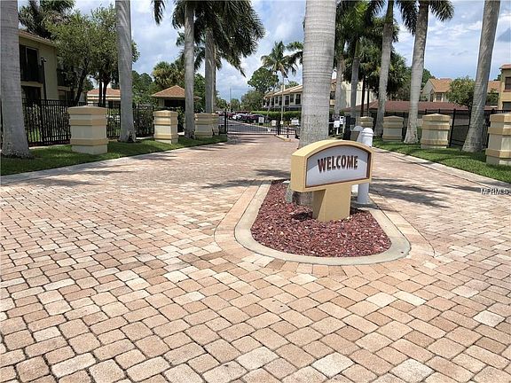 3rd image of 2073 Skimmer Ct W APT 215
