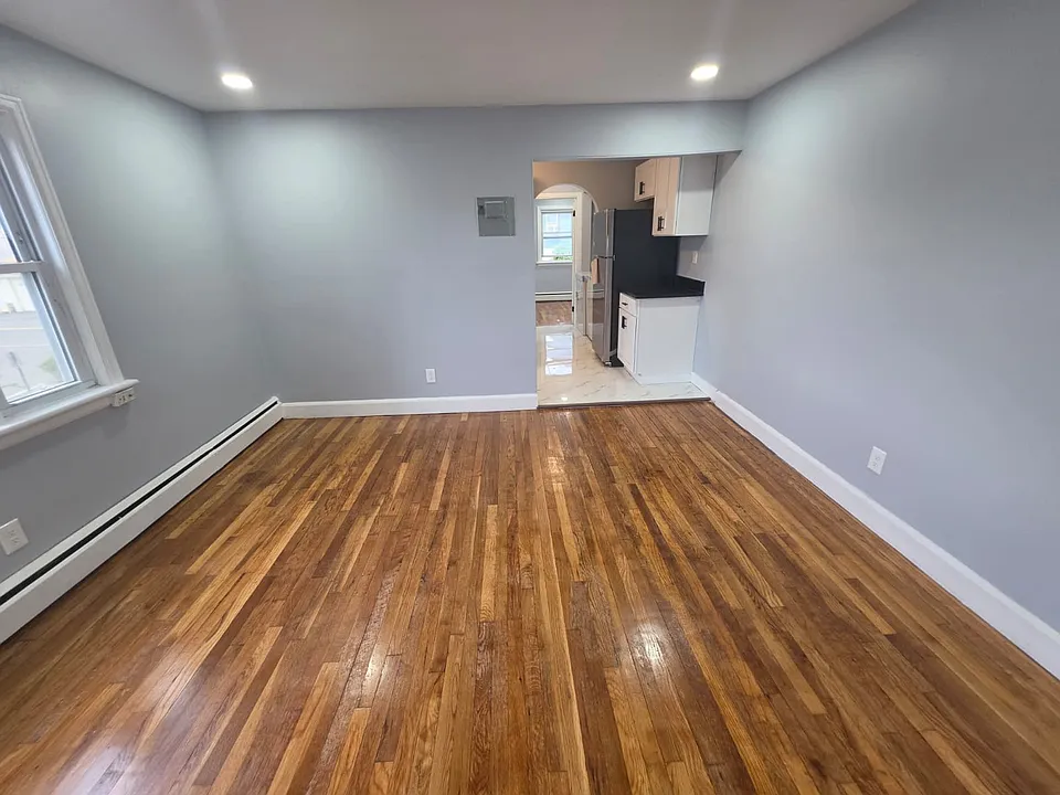 26 Golden Hill St #4