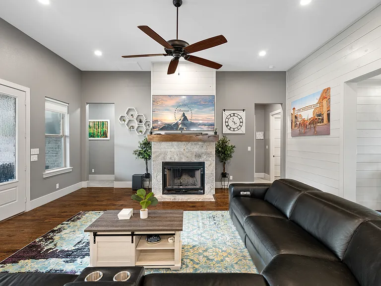 16001 Plum Ln — Photo 11