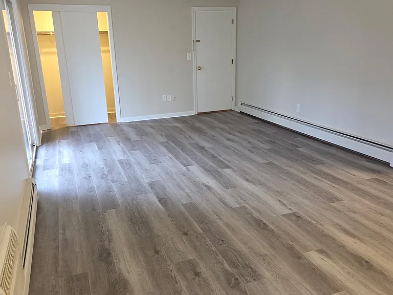 2 Greenleaf Dr #2C — Photo 3