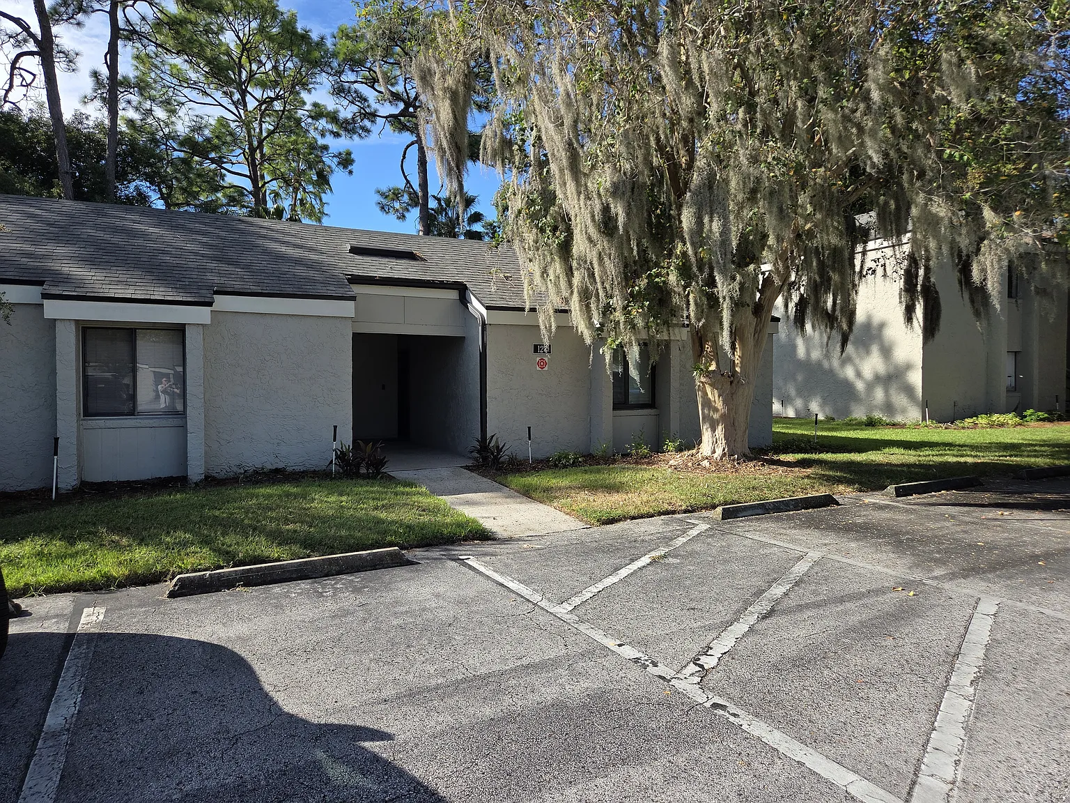 124 Springwood Cir — Photo 1