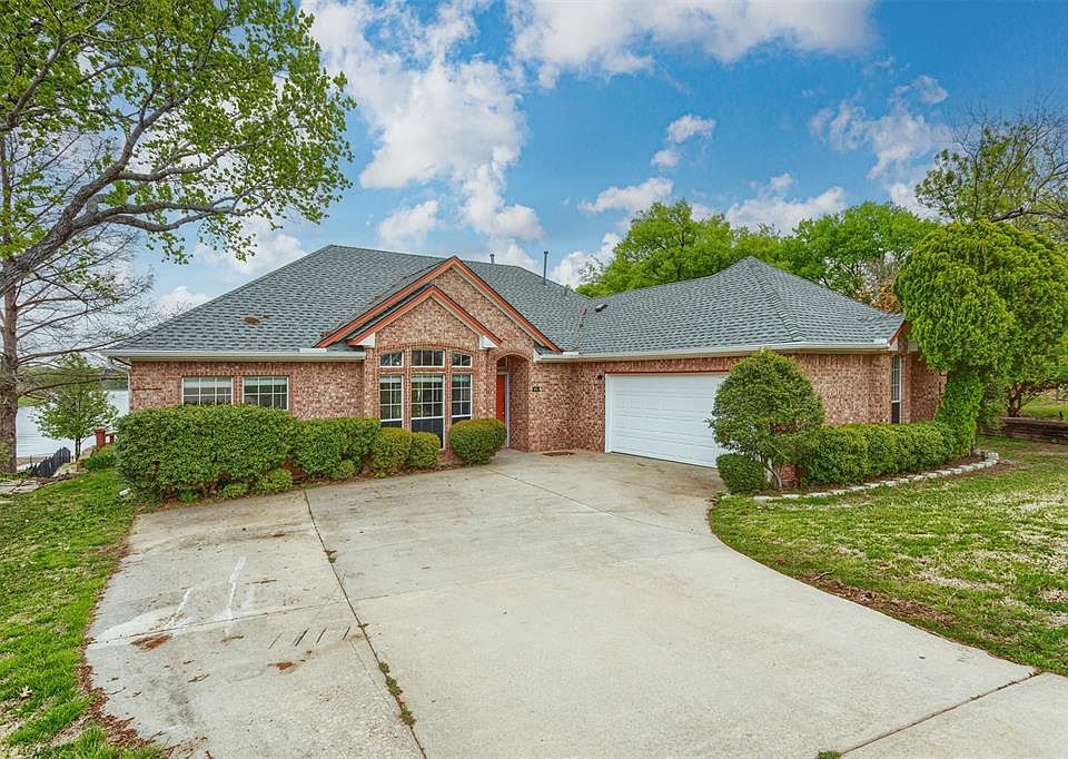 1st image of 451 Lakecrest Dr