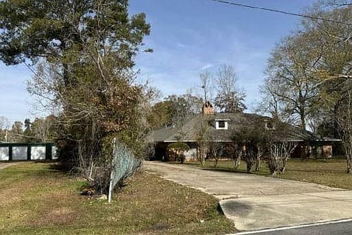 3rd image of 350 Julia St