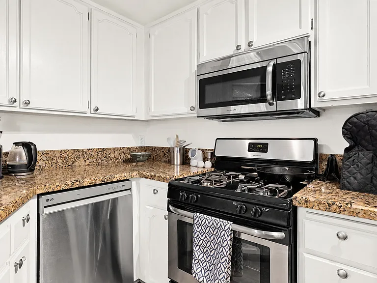 2849 E St #21 — Photo 8