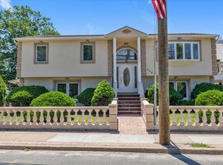 330 Bayville Avenue, Bayville, NY 11709