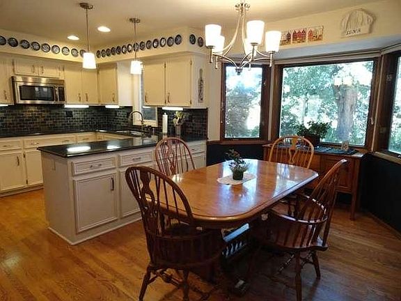 3rd image of 10332 N Fontainbleau Ct