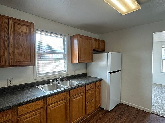 5th image of 227 S Chelan Ave Unit 4