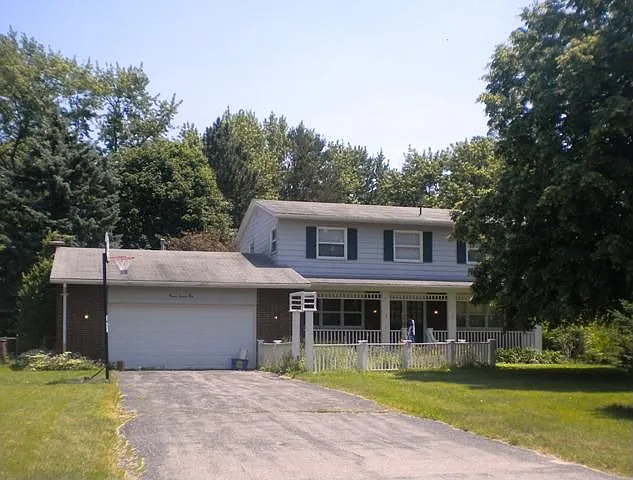 2072 Belle Meade Dr photo 1