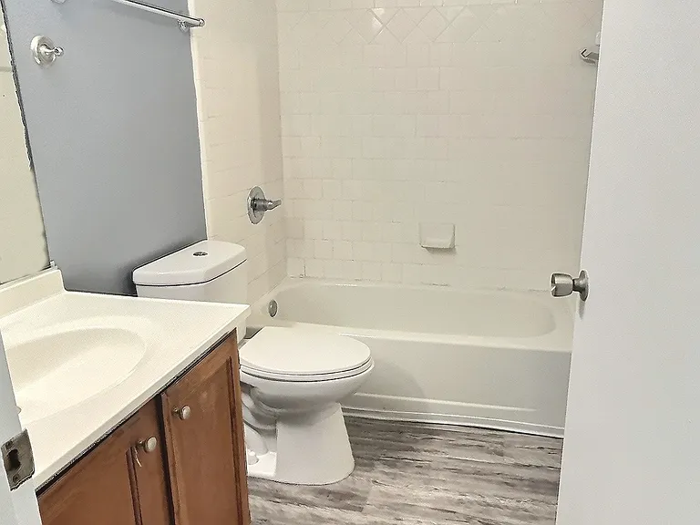 Sandalwood Apartments — Photo 12