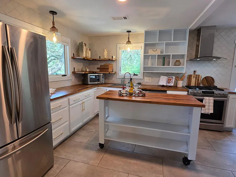 2802 De Soto Dr — Photo 6