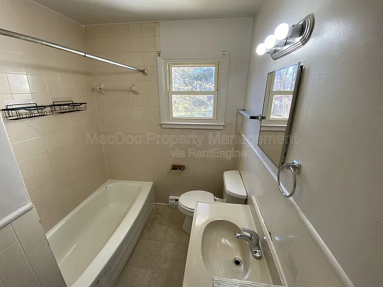 209 Hamilton St #B — Photo 16