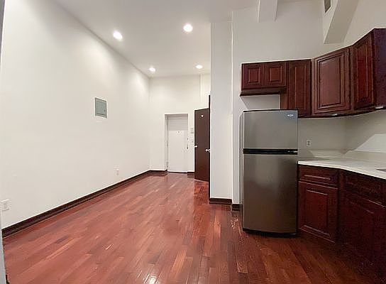 1st image of 179 Mulberry St APT 1A