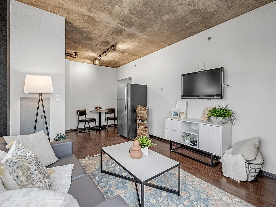 Vista Student Living- Rent by the Room