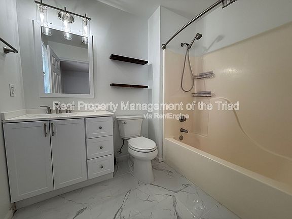 5th image of 814 Guilford College Rd APT 158