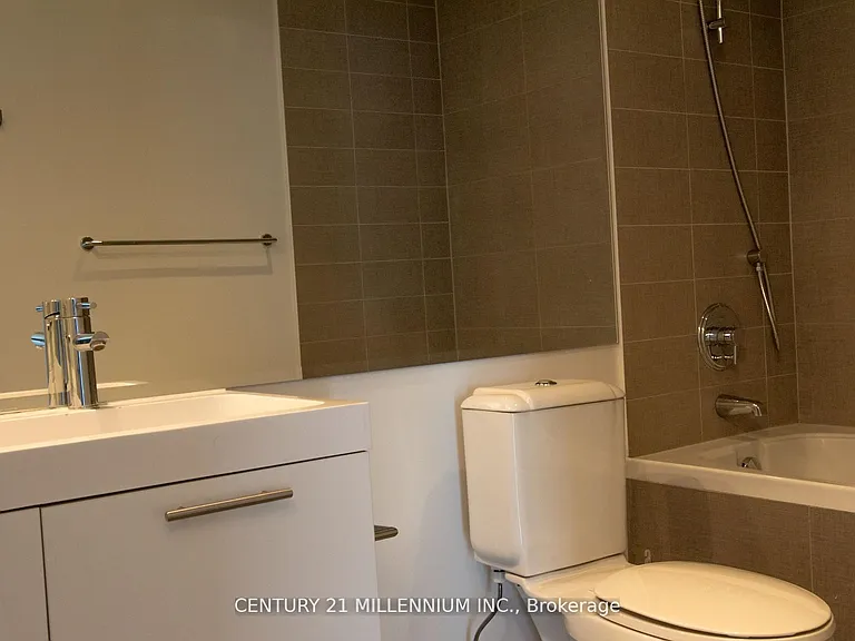 388 Yonge St #7002 — Photo 15
