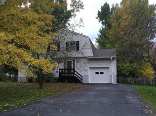 107 Hounsfield St, Sackets Harbor, NY 13685