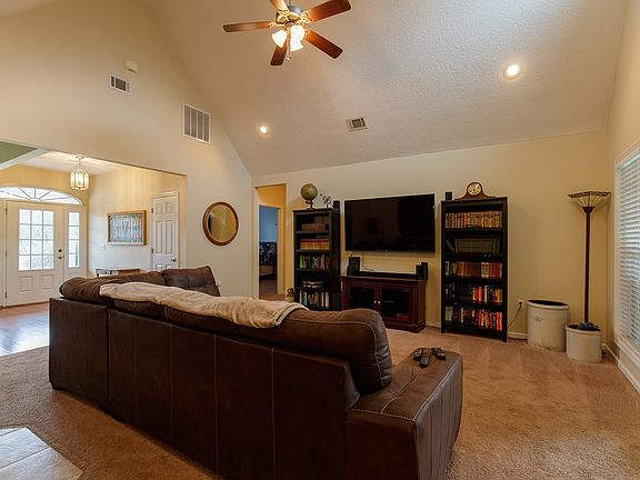 5th image of 2801 Arrowleaf Dr