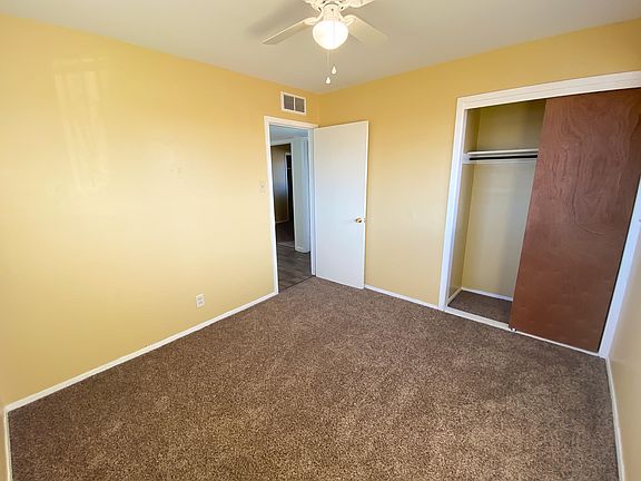 3rd image of 5865 Pompano Ave