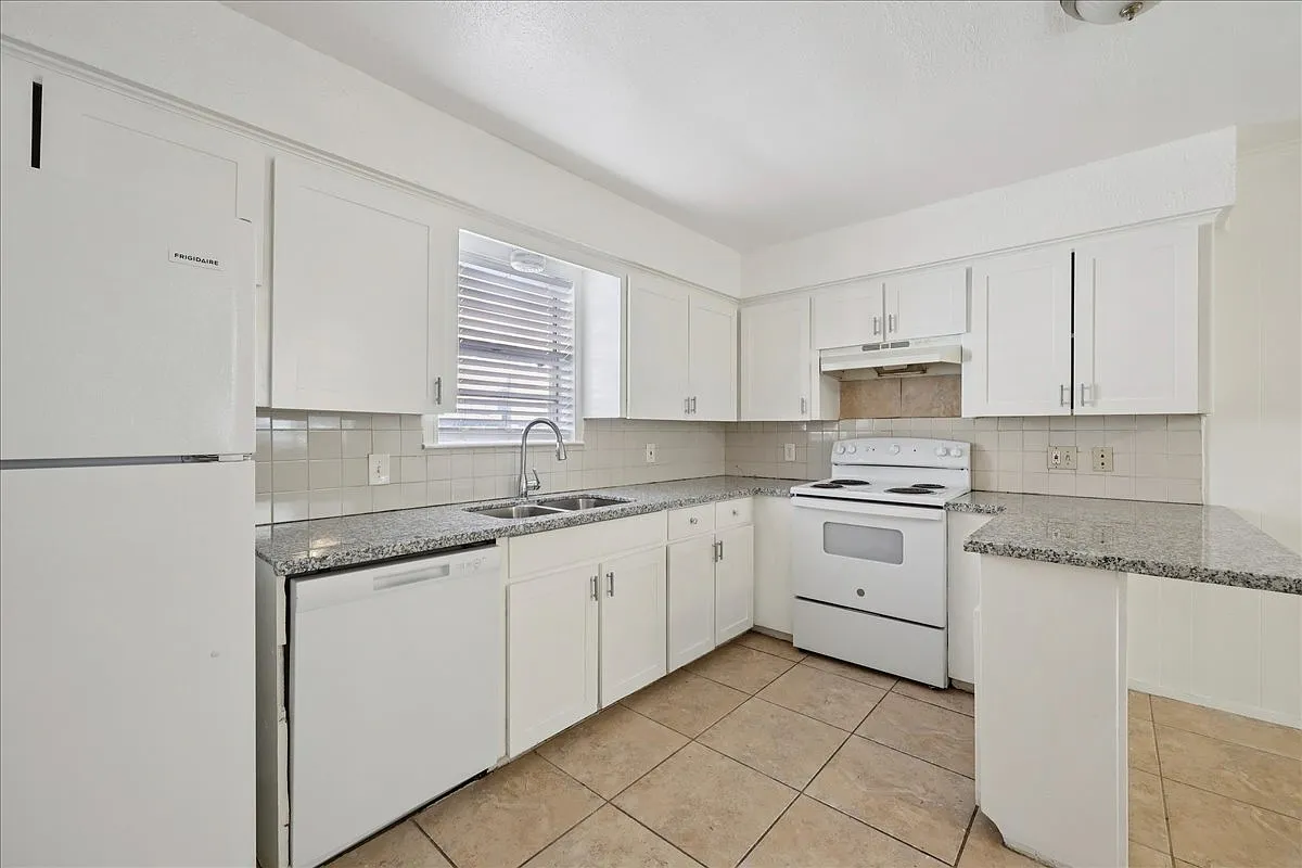 303 Hardy Ave — Photo 1