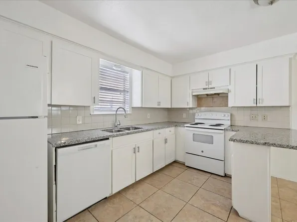 303 Hardy Ave, Nederland, TX