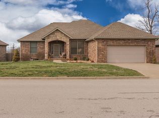 887 Dustin Ln, Nixa, MO 65714