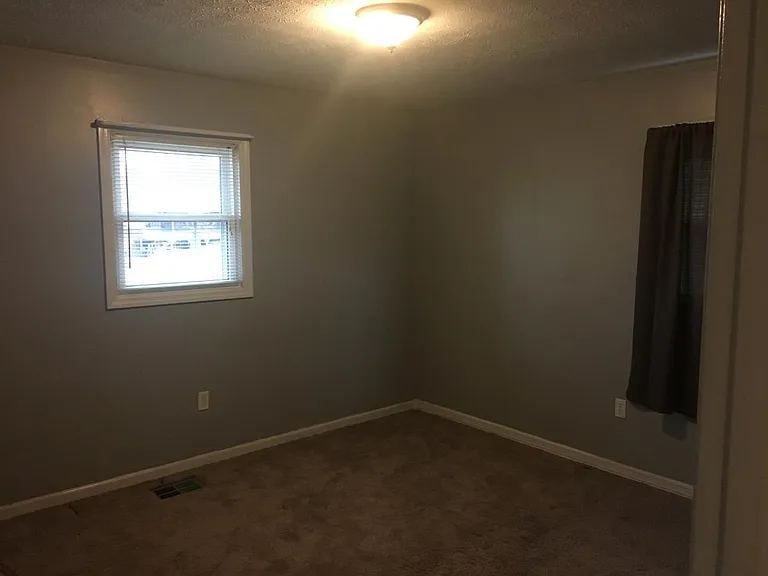 1036 Plum Springs Rd — Photo 10