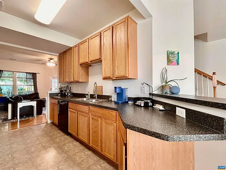 76 Villa Cir — Photo 8