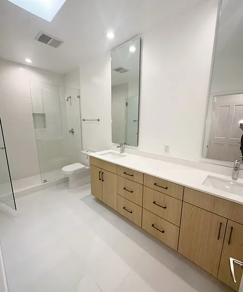 230 Hamilton — Photo 1