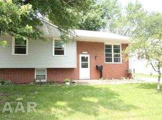 1707 Memorial Dr, Pekin, IL 61554