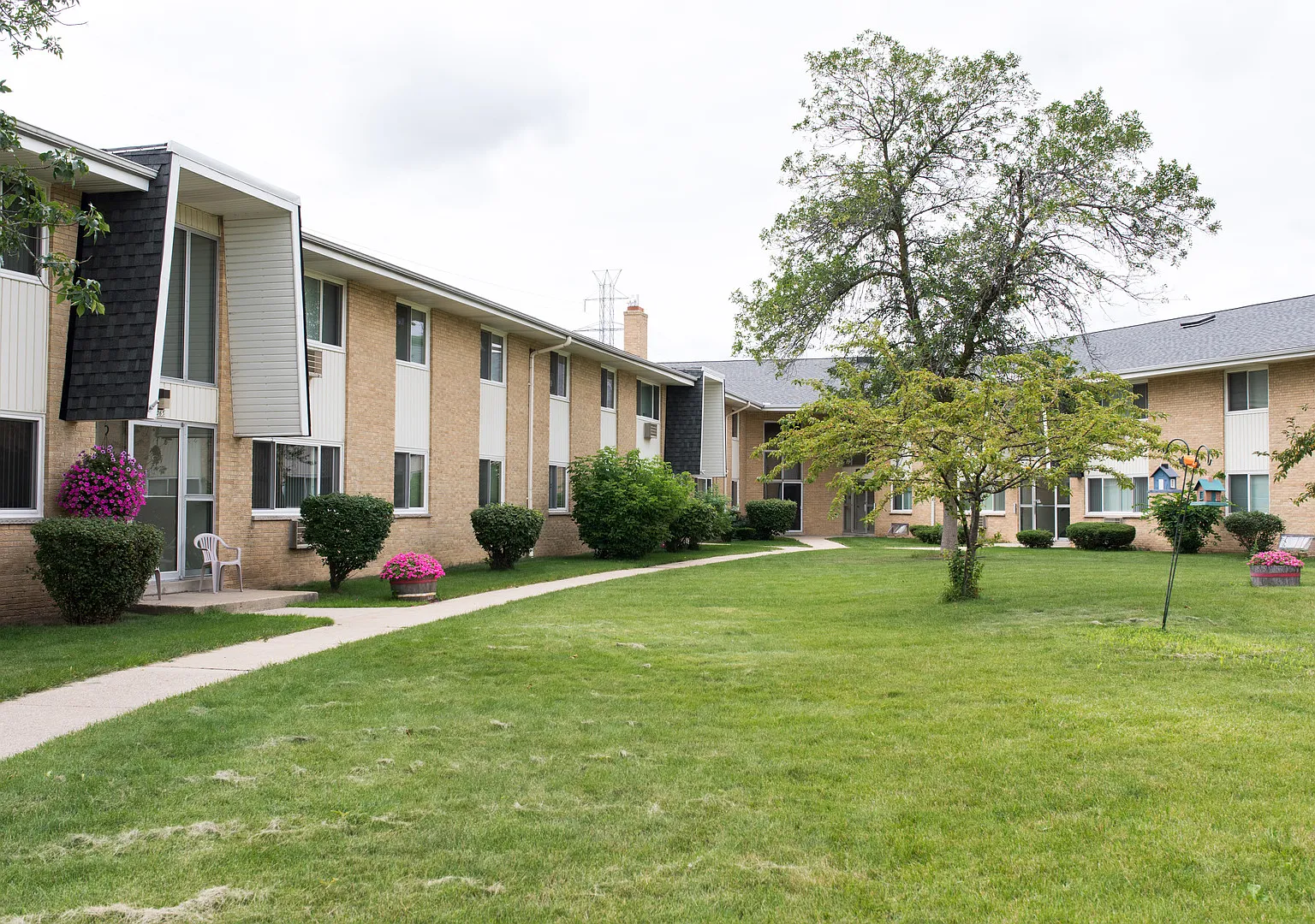 1 bed, 1.0 bath, 850 sqft, $1,075 — Photo 1