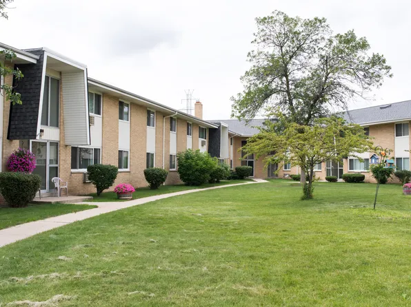 4061 S 65th St APT 7, Greenfield, WI 53220