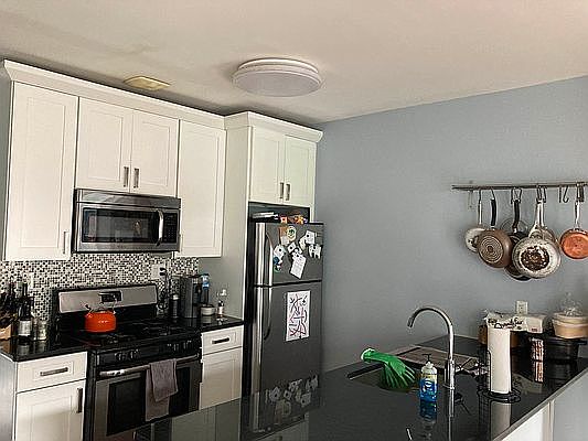 3rd image of 221 Jefferson Ave #3