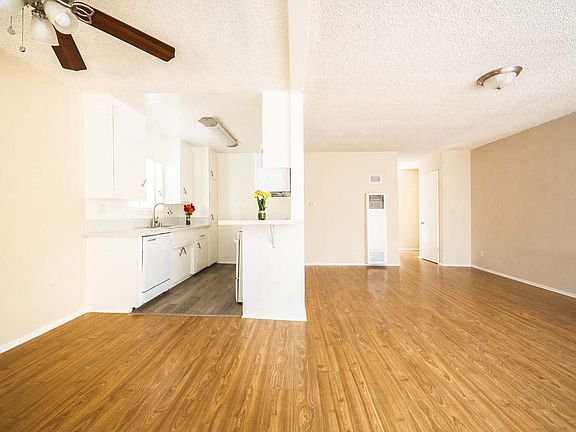 3rd image of 5715 Vineland Ave #8502