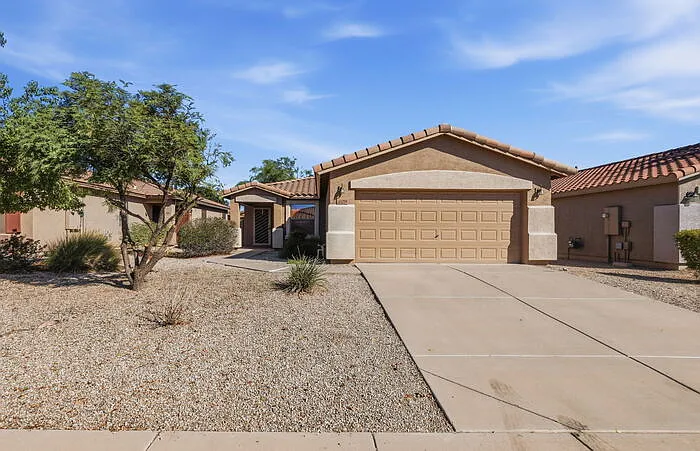 3 bed, 2.0 bath, 1432 sqft, $1,695 — Photo 1