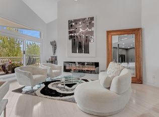 33 Chesterfield Pl #1306, North Vancouver, BC V7M3K4