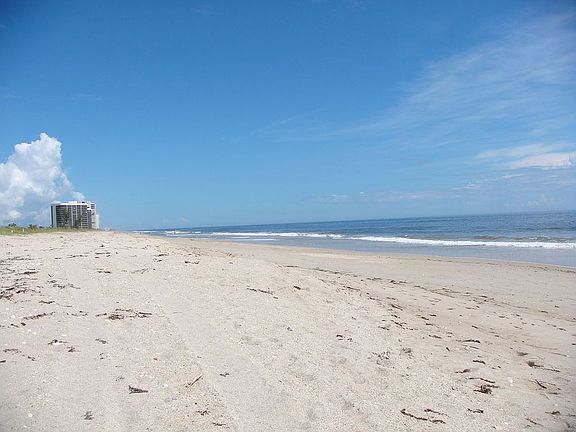 3rd image of 9407 S Ocean Dr APT 1C