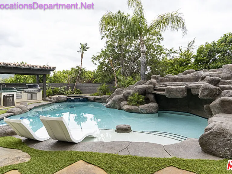 5861 Ridgebrook Dr — Photo 36
